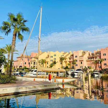 Casasotopolo, Sotogrande, Sleeps 8, Private Rooftop Pool, Easy Free Parking Villa San Enrique de Guadiaro