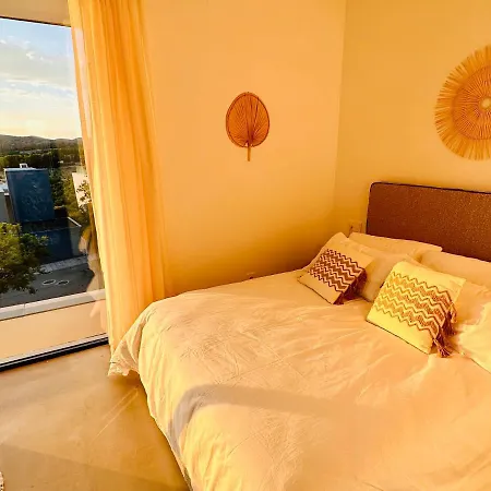 Casasotopolo, Sotogrande, Sleeps 8, Private Rooftop Pool, Easy Free Parking
