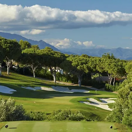 Casasotopolo, Sotogrande, Sleeps 8, Private Rooftop Pool, Easy Free Parking